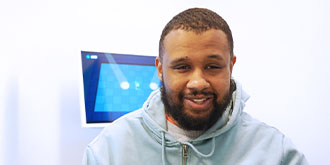 DESS_portrait_Steve_330x165
